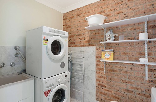 Narooma Villa | Seaclusion Unit close to all Amenities