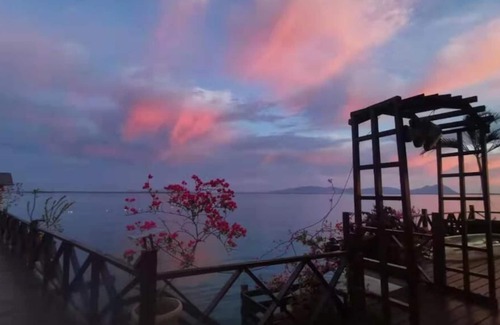 Semporna Chalet De Esquí | SeaCoral Water Chalet offers a terrace/ bacony . Guests can enjoy sea views.