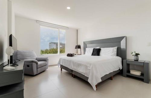 Puerto Juárez Apartamento | Seacost Beachfront 2BDR with pool by Casa Paraiso