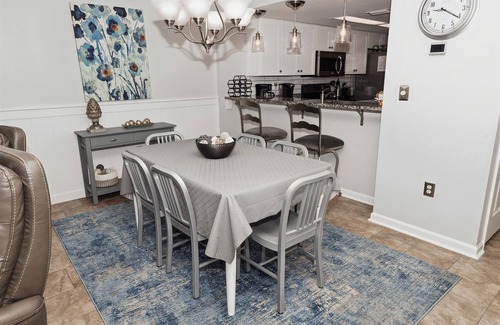 Fort Walton Beach Condominio | Seacrest 305 is a 2 BR Gulf front on Okaloosa Island by RedAwning