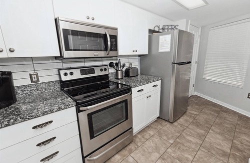 Fort Walton Beach Condominio | Seacrest 305 is a 2 BR Gulf front on Okaloosa Island by RedAwning