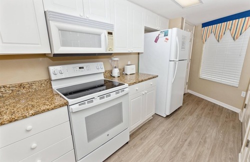 Fort Walton Beach Condominio | Seacrest 604 is a 2 BR Gulf Front on Okaloosa Island by RedAwning