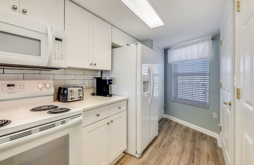 Fort Walton Beach Condominio | Seacrest 610 Is A 2 Br Gulfside On Okaloosa Island 2 Bedroom Condo by RedAwning
