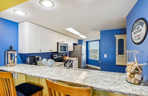 Fort Walton Beach Condominio | Seacrest 703 is a 2 BR Gulf Front on Okaloosa Island by RedAwning