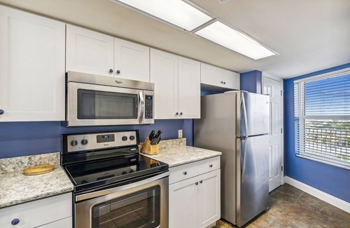 Fort Walton Beach Condominio | Seacrest 703 is a 2 BR Gulf Front on Okaloosa Island by RedAwning