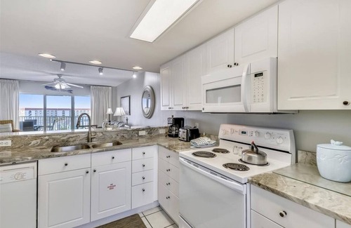 Fort Walton Beach Condominio | Seacrest 710 is 2 BR Top Floor Gulf Side unit - Beautifully decorated by RedAwning