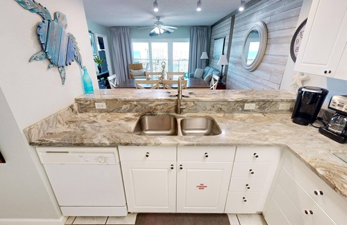 Fort Walton Beach Condominio | Seacrest 710 is 2 BR Top Floor Gulf Side unit - Beautifully decorated by RedAwning