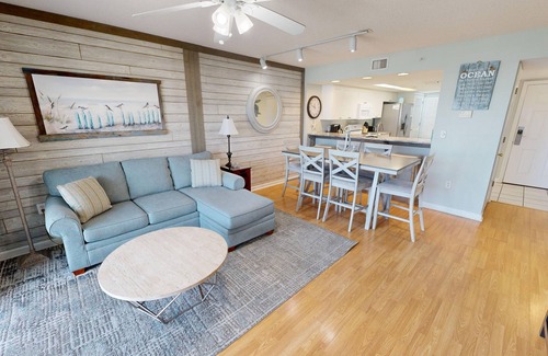 Fort Walton Beach Condominio | Seacrest 710 is 2 BR Top Floor Gulf Side unit - Beautifully decorated by RedAwning