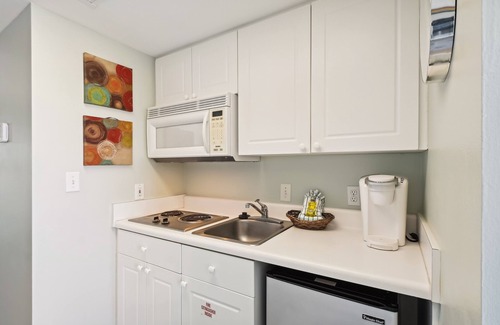 Fort Walton Beach Condominio | Seacrest 715A is an efficiency on the Gulf side of Okaloosa Island by RedAwning