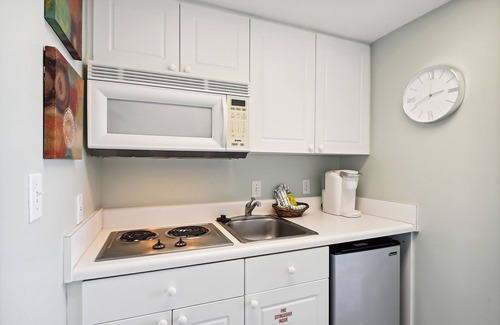 Fort Walton Beach Condominio | Seacrest 715A is an efficiency on the Gulf side of Okaloosa Island by RedAwning