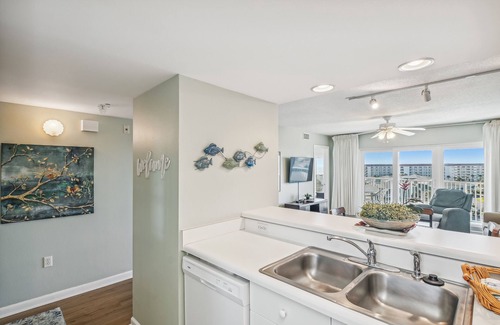 Fort Walton Beach Condominio | Seacrest 715AB is a 3 BR on the Gulf side of Okaloosa Island by RedAwning