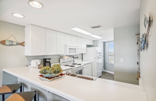 Fort Walton Beach Condominio | Seacrest 715AB is a 3 BR on the Gulf side of Okaloosa Island by RedAwning