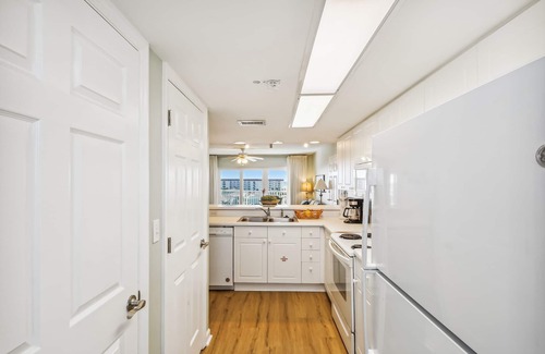 Fort Walton Beach Condominio | Seacrest 715AB is a 3 BR on the Gulf side of Okaloosa Island by RedAwning