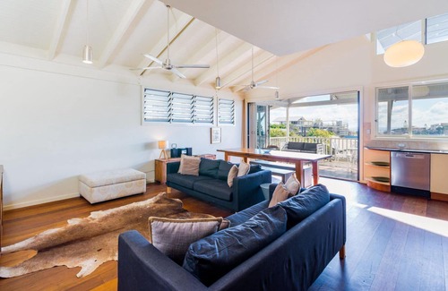 Yamba Casa | SeaCrest - piscina y vistas!