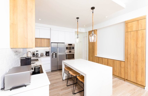 Northwest Point Condominio | SeaDreams #4: New West Bay Beach Condos w/ Oceanfront Pool, Heated Spa + Rooftop Lounge