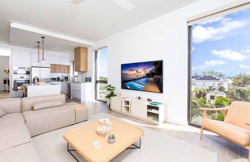 Northwest Point Condominio | SeaDreams #5: Elevated Oceanfront Views w/Access to Rooftop Lounge, Pool + Heated Spa