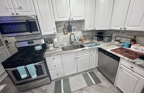Clinton Township Casa | Seafarers Ranch by Lake St Clair! King bed 58” TV