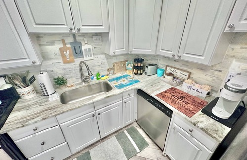Clinton Township Casa | Seafarers Ranch by Lake St Clair! King bed 58” TV