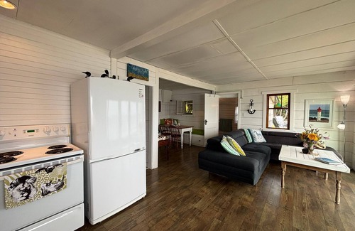 Lion's Head Casa | Seafari is a charming stone cottage on Georgian Bay with stunning bluff views, a flat rock shoreline, and a cozy bunkie. Perfect for relaxing, swimming, and exploring.