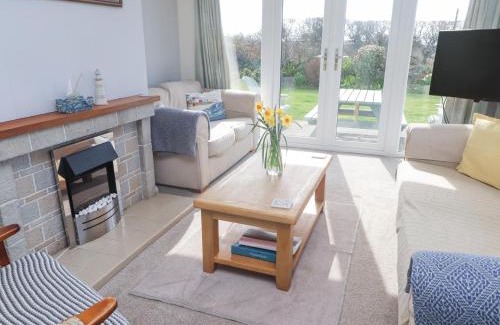 Cylch-Y-Garn Casa | Seafield
