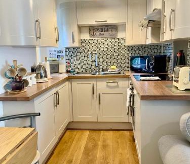 Nairn Casa | Seaforth Cottage -Dog friendly, Historical Fishertown, central location