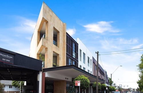 Seaforth Apartamento | Seaforth Living - In The Heart Of the Village with Shops at Your Doorstep!