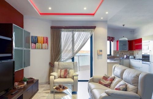 Għadira Apartamento | Seafront 2 Bedroom Apartment Overlooking Bay