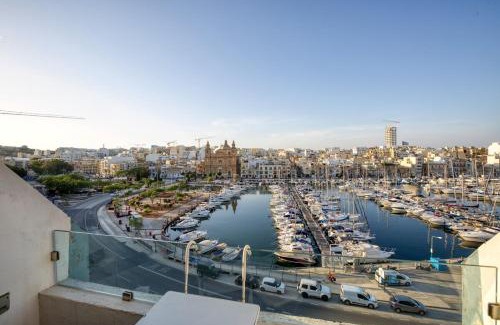 Pieta Apartamento | Seafront 3 bedroom apartment