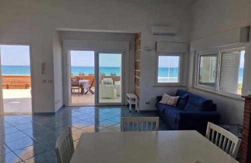 Lavinio Lido di Enea Apartamento | Seafront Apartment