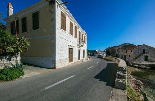 Komiza Apartamento | Seafront apartment Jurkovica