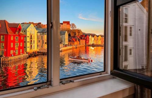 Sandviken Apartamento | Seafront Apt. with Elevator and French Balcony