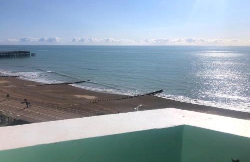 St Leonards-On-Sea Apartamento | Seafront balcony, lovely spacious relaxing flat