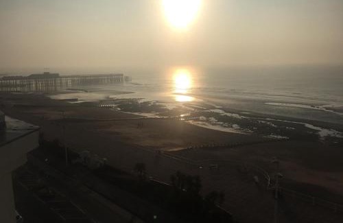 St Leonards-On-Sea Apartamento | Seafront balcony, lovely spacious relaxing flat