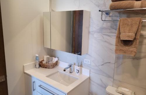 Primo Tapia Apartamento | Seafront Condo Pool and Jacuzzi