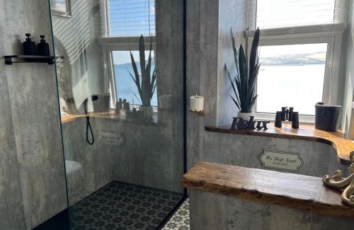 Plymouth Casa | Seafront Cottage - Beach Access - Pet Friendly