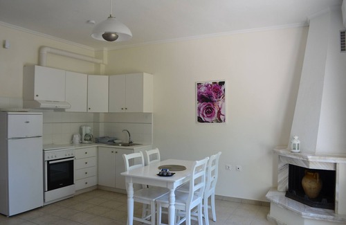 Nea Propontida Apartamento | Casa de vacaciones frente al mar n. ° 3 en una larga playa de arena, GeoMare, planta baja