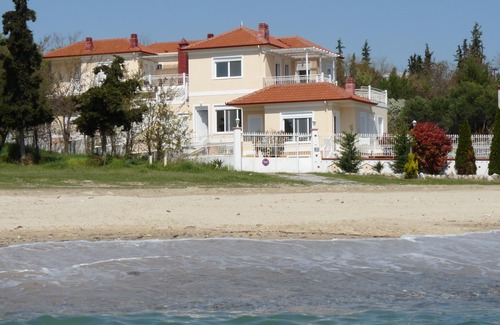 Nea Propontida Apartamento | Casa de vacaciones frente al mar n. ° 3 en una larga playa de arena, GeoMare, planta baja