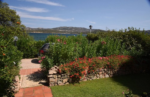 La Conia Casa | Casa frente al mar con jardín