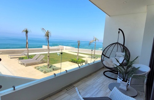 Primo Tapia Condominio | Seafront Luxury Condo Pool Jacuzzi