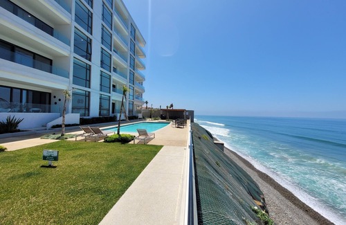 Primo Tapia Condominio | Seafront Luxury Condo Pool Jacuzzi