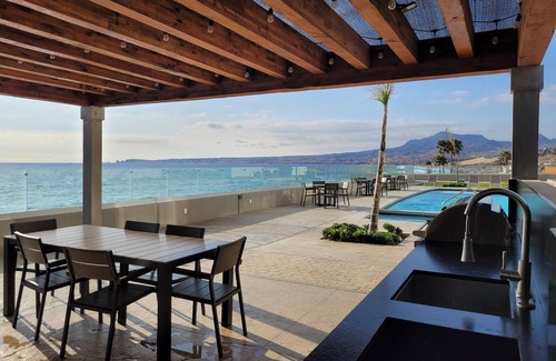 Primo Tapia Condominio | Seafront Luxury Condo Pool Jacuzzi
