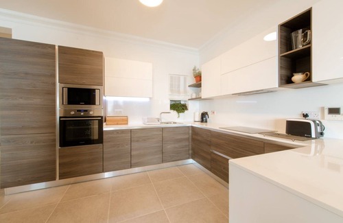 Sliema Apartamento | Seafront Luxury Apartment, Pool and Great Location
