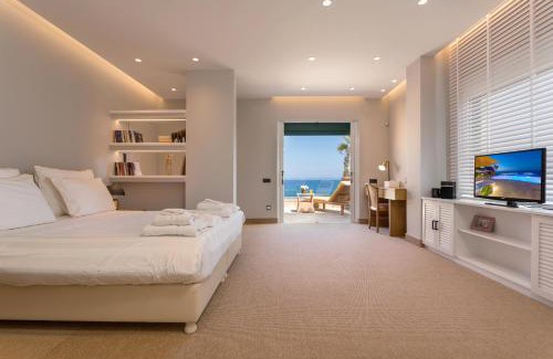 Akrotiri Apartamento | Seafront Luxury villa "Tesoro Mio"
