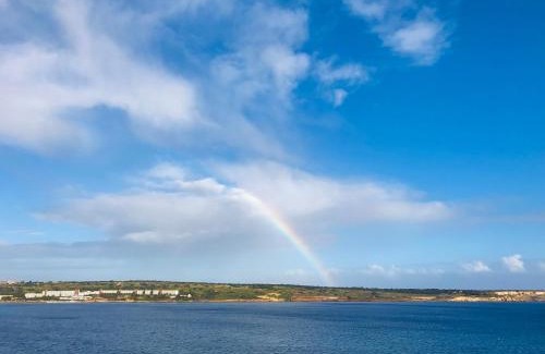Għadira Casa | Seafront Maisonette Ocean Views & Terrace