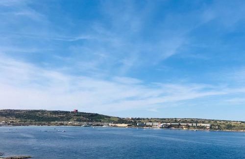 Għadira Casa | Seafront Maisonette Ocean Views & Terrace