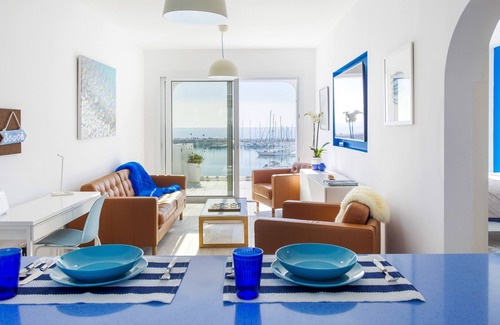 Zygi Apartamento | Seafront Oasis above the Marina