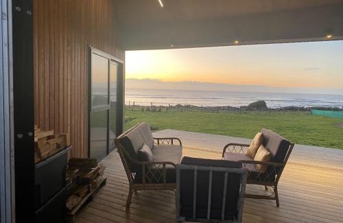 Warea Casa | Seafront, Sauna, Architecture The Surf Nest Full House