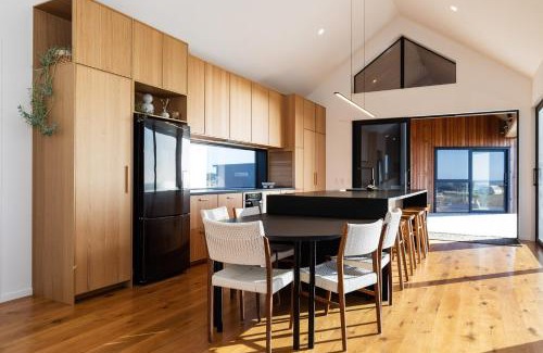 Warea Casa | Seafront, Sauna, Architecture The Surf Nest Full House