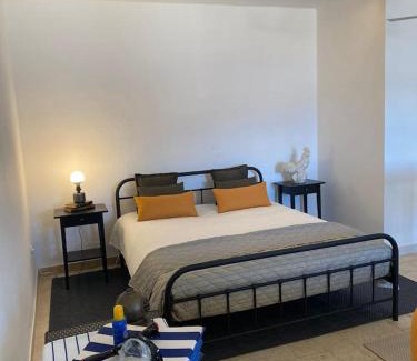 Cove Tri Zala (Zrnovo) Apartamento | Seafront Studio Apartment "Villa Laura"