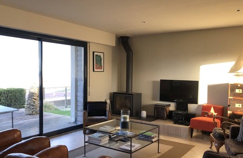 Bernieres-sur-Mer Villa | Seafront villa, landing beach, Bernières/sea, 3 bedrooms, sleeps 8